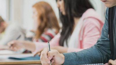 Bakanlıktan öğrencilere burs müjdesi: Başvurular başladı... İşte şartlar
