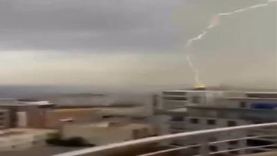 Şırnak’ta 8 katlı binaya yıldırım düştü