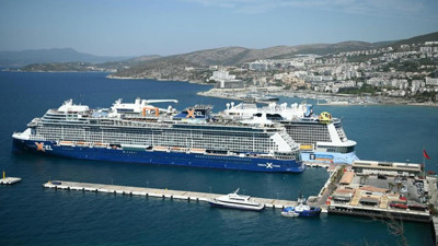 Kuşadası’na 2 kruvaziyer gemisiyle 7 bin 818 turist geldi