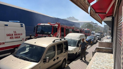 Avcılar'da tadilat sırasında yangın: Çatıyı sardı