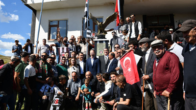 Ardahan'daki Beşiktaş Köyü'ne dev kartal: Serdal Adalı açılışını yaptı
