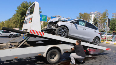 Bir anlık ihlal zincirleme kazayla bitti: 3 yaralı
