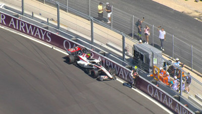 Lewis Hamilton Ferrari'nin talimatını dinlemedi: İspanya GP'de bariyerlere çarptı
