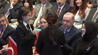 Cumhurbaşkanı Erdoğan eğitim öğretim açılış töreninde türkü söyledi