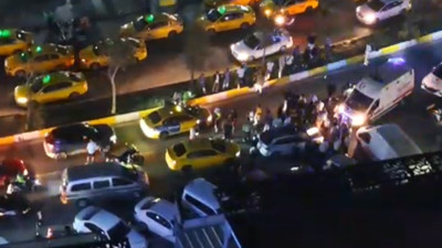 Esenyurt'ta trafikteki 2 sürücünün kavgası kamerada