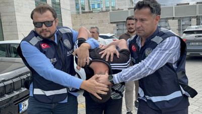 Hedefi karıştırdı: Boş araca kurşun yağdırdı