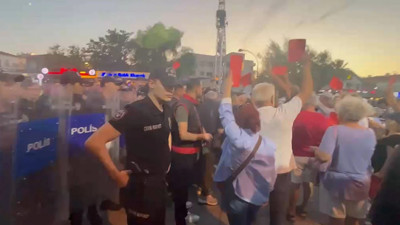 AK Parti'ye geçen Foça Belediye Başkanı'na protesto