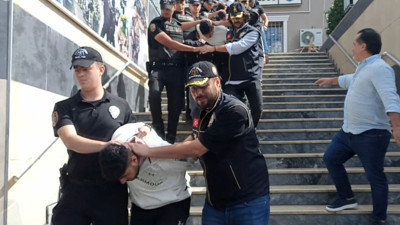 Dalgıç polisler denizde aradı: Fatih’teki çifte cinayetin silahı bulundu