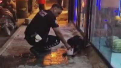 Silahla vurulan sokak köpeğine polis sahip çıktı