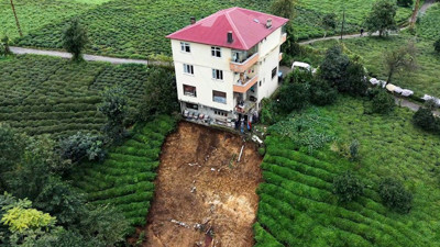 'Ev gidiyor' çığlığıyla uyandılar: Rize’de heyelandan son anda kurtuldular