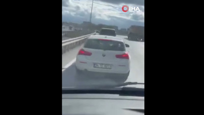 Siren ve korna yetmedi: Ambulansın önünden çekilmedi
