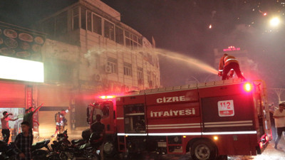 Kutlamalar faciaya dönüyordu: 3 iş yeri ve araç yandı