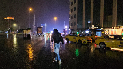 İstanbul'da sağanak etkili oldu: Vatandaşlar zor anlar yaşadı