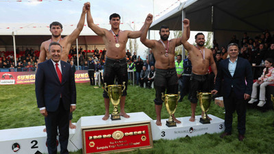 Sungurlu'da başpehlivan Mehmet Yeşil Yeşil oldu