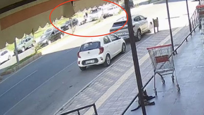 Görünmez kaza kamerada: Önce kapıya çarptı: Sonra kamyonetin altına sürüklendi