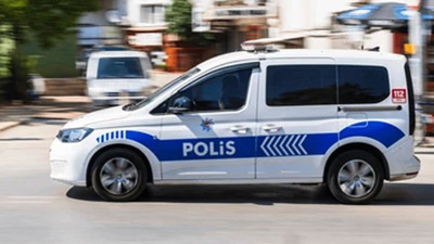 Van'da öğretmen ve velilerin dikkati faciayı önledi: Kız öğrenci okula defter kitap yerine silah getirdi