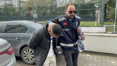 Mutfak penceresinden girdi, bıçak çekip cüzdanı aldı