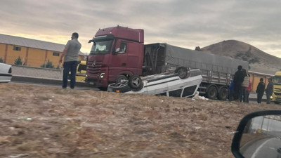 Kara yolunda çekici ile otomobil çarpıştı: 1 yaralı