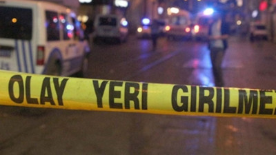 Kavgada bu kez kürekler konuştu: 2 otomobil zarar gördü
