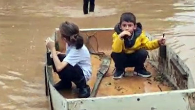 Marmara sular altında: Dereler taştı, evleri su bastı, tekneler battı