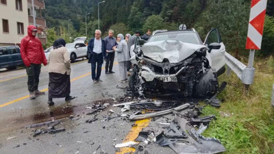Hatalı sollama faciaya davetiye çıkardı: Kaza anı kamerada