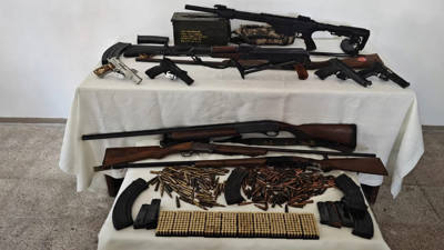 AK-47'den görüş dürbününe kadar her şey çıktı