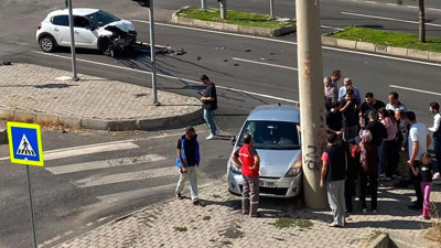 Diyarbakır’da iki araç çarpıştı: 3 yaralı