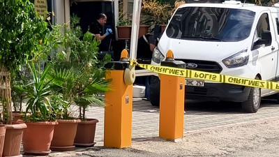 İş yeri önünde silahlı saldırıya uğradı: Kuyumcu kurşunların hedefi oldu