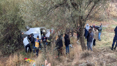 Otomobil, şarampole yuvarlandı: 5 yaralı var