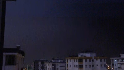 Adana Kozan’da sağanak ve fırtınada yıldırım düşme anı görüntülendi