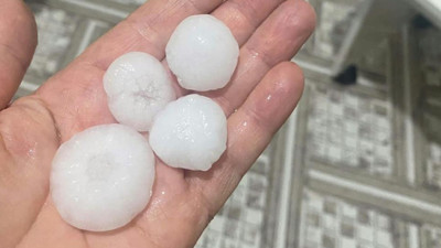 Aniden bastıran dolu felaketi manzarayı değiştirdi