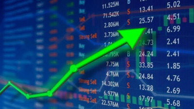 Borsa İstanbul günün ilk yarısında yükseldi: Bankacılık öncülüğünde rekor ivme