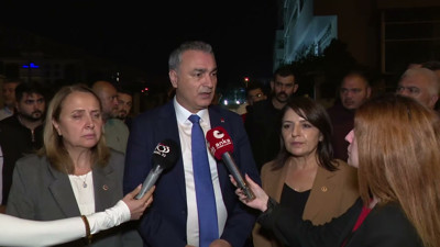 CHP Sözcüsü Müslim Sarı'dan Mersin Adliyesi önünde açıklama