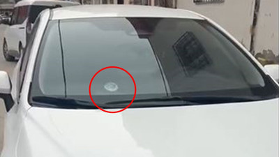 Park halindeki araca isabet etti: Magandanın kurşun otomobilin camını deldi