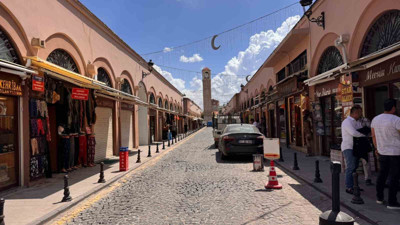 Türkiye'nin en yüksek saat kulesinin yer aldığı cadde trafiğe kapatıldı