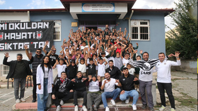 Beşiktaş taraftarlarından Niğde'de anlamlı hareket: Öğrencilerin yüzü güldü