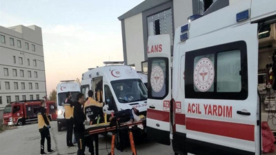 Kaçak göçmenleri taşıyan minibüs duvara çarptı: 5 yaralı