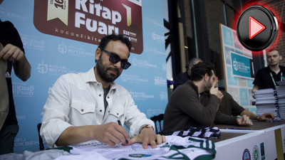 Selçuk İnan ve futbolcular Kocaeli Kitap Fuarı'nda taraftarlarla buluştu