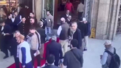 Beyoğlu’nda camide döviz hırsızlığı kamerada