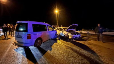 Erzincan’da köprü üzerinde kaza: 2 yaralı