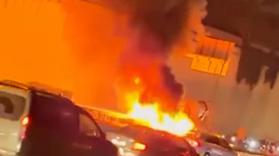 Feci kaza: Otomobil ve taksi alev topuna döndü