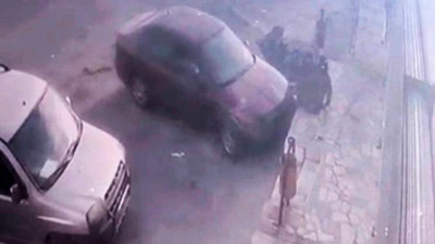 Kayseri'de vitesi karıştıran sürücü kaldırımda oturan kişiye çarptı: 1 yaralı