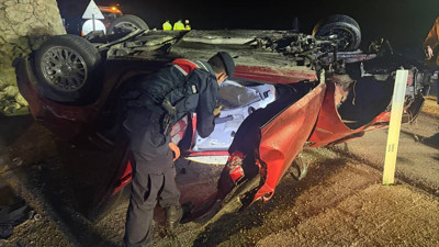 Bilecik’te refüje çarpan otomobil takla attı: 3 yaralı