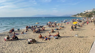 Ekim ayında yaz havası: Kuşadası'nda plajlar doldu taşmaya devam ediyor