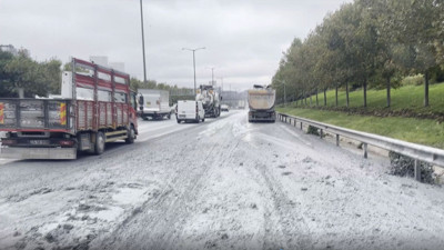 İstanbul’da trafik durma noktasına geldi: TEM Otoyolu'nda hafriyat döküldü