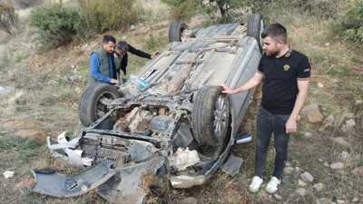 Kayseri'de otomobil şarampole devrilip ters döndü: 4 yaralı