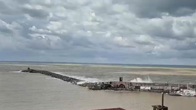 Zonguldak’ta 3 günlük yağıştan sonra denizin rengi değişti