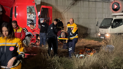 Eskişehir’de TIR duvara ok gibi saplandı: 2 yaralı