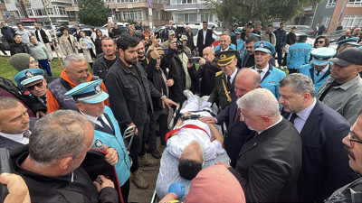 Çorum’da Cumhuriyet Bayramı töreninde öğrenci merdivenlerden düştü