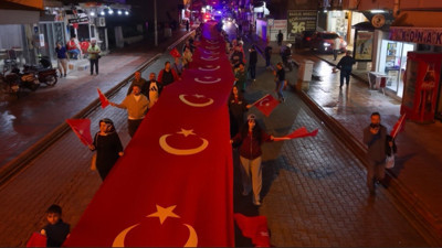 Osmaniye'de Cumhuriyet Bayramı coşkusu: 103 metrelik Türk bayrağıyla kutladılar